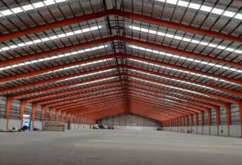 전공형 모듈식 철강 구조 워크샵 건물 산업 상업용 응용품 사용자 지정 차원 내구성 프레임 기상 유해 제조 공장 물류 창고 농업 창고